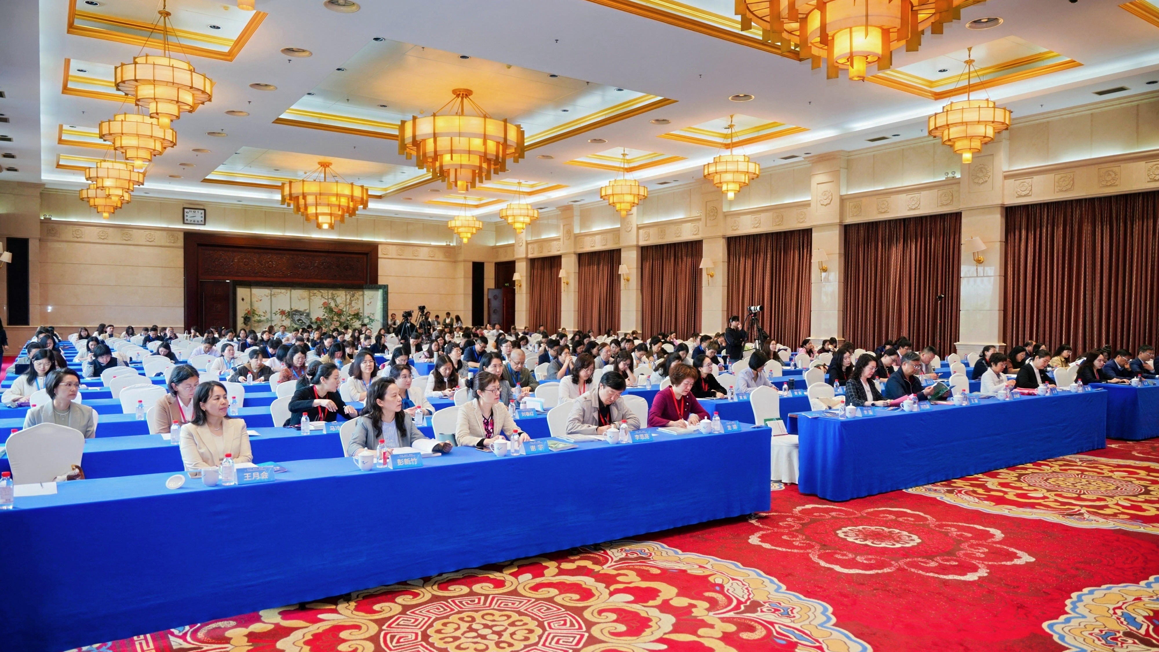 大背景会场.jpg