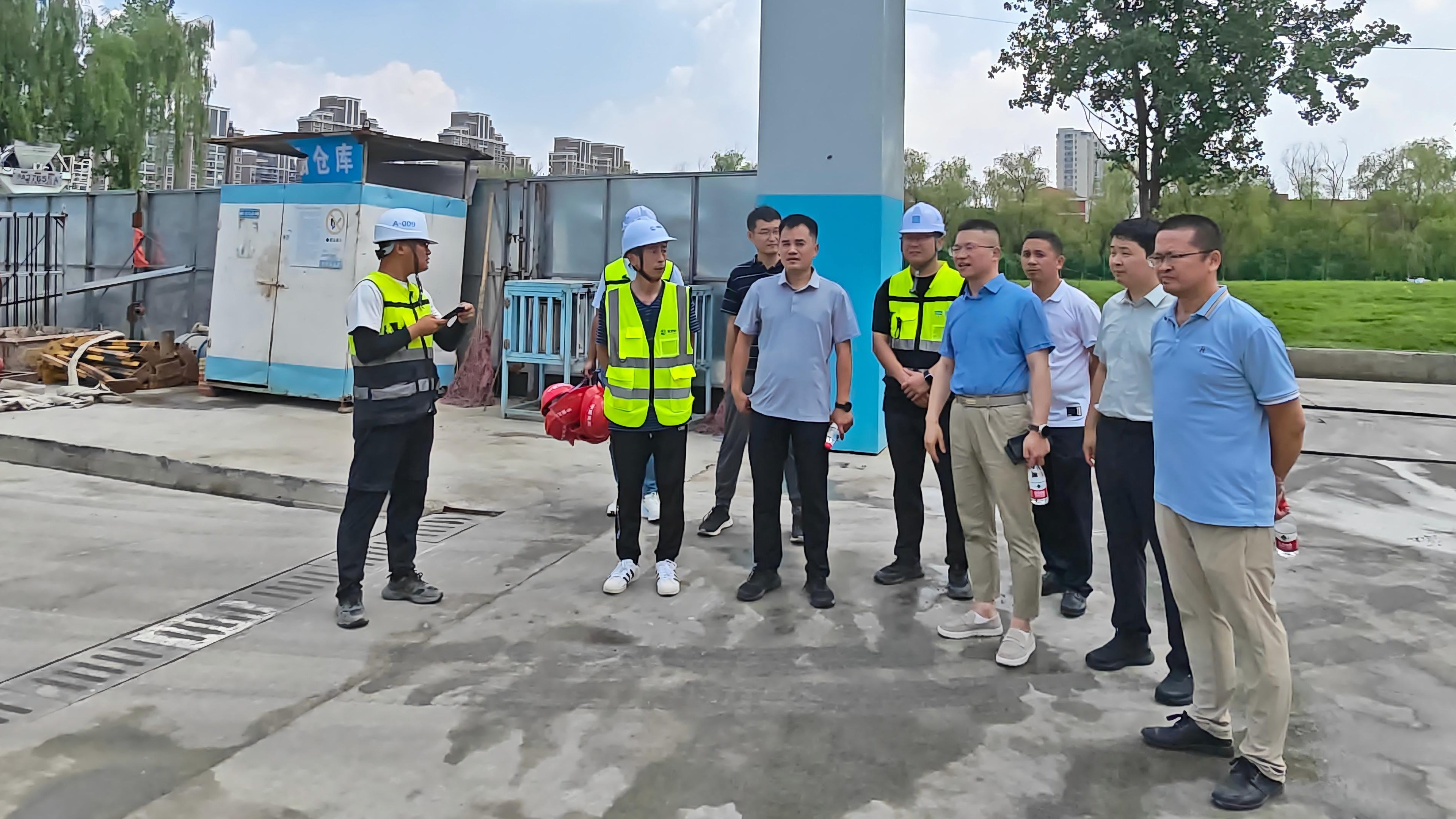 察看学生公寓综合体现场_cropped.jpg