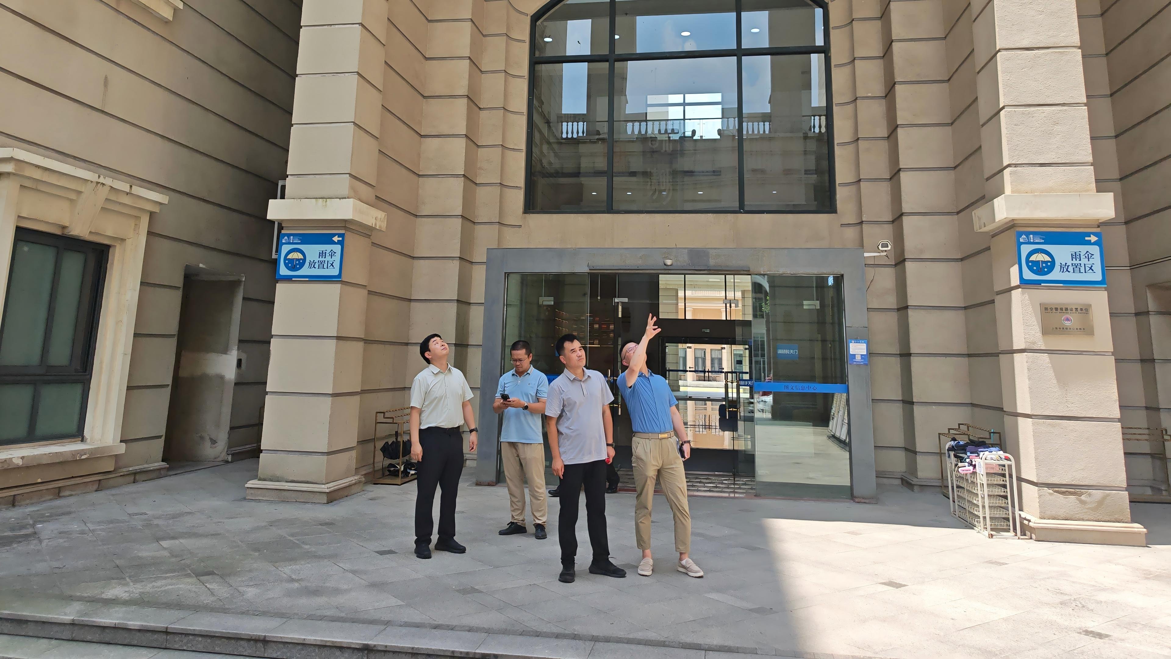 察看图文中心_cropped.jpg