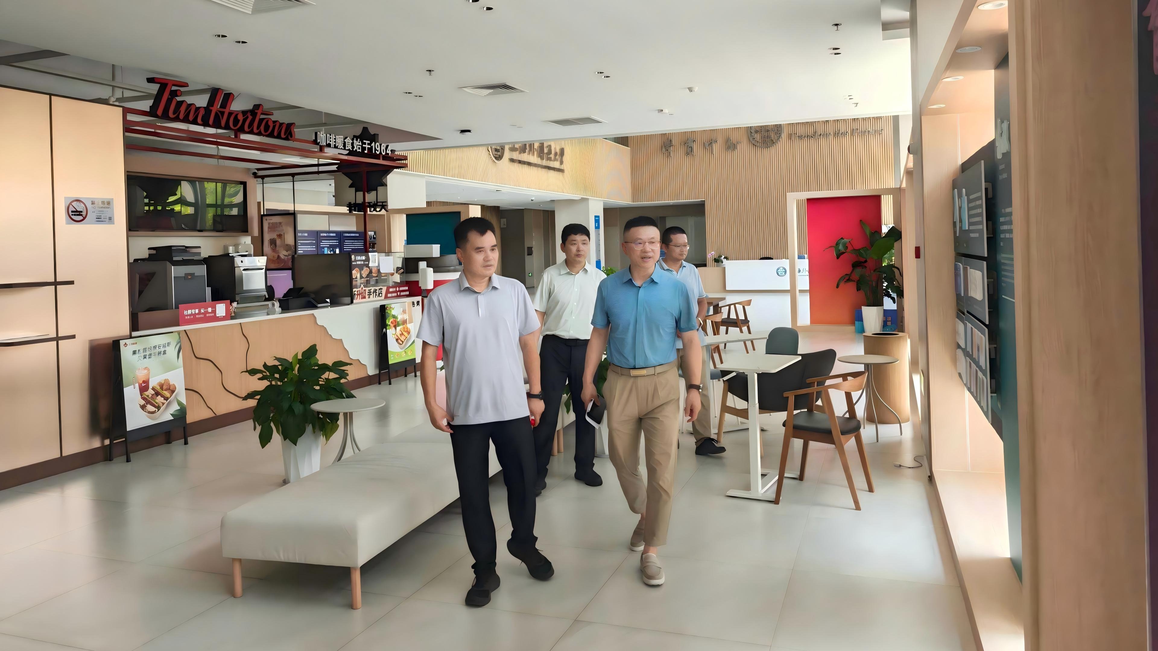 察看图文中心全球治理与区域国别大楼_cropped.jpg