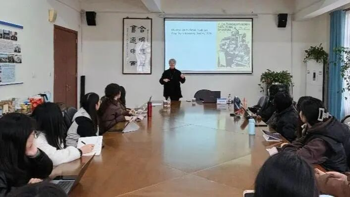 英国布里斯托大学到访上外英语学院 