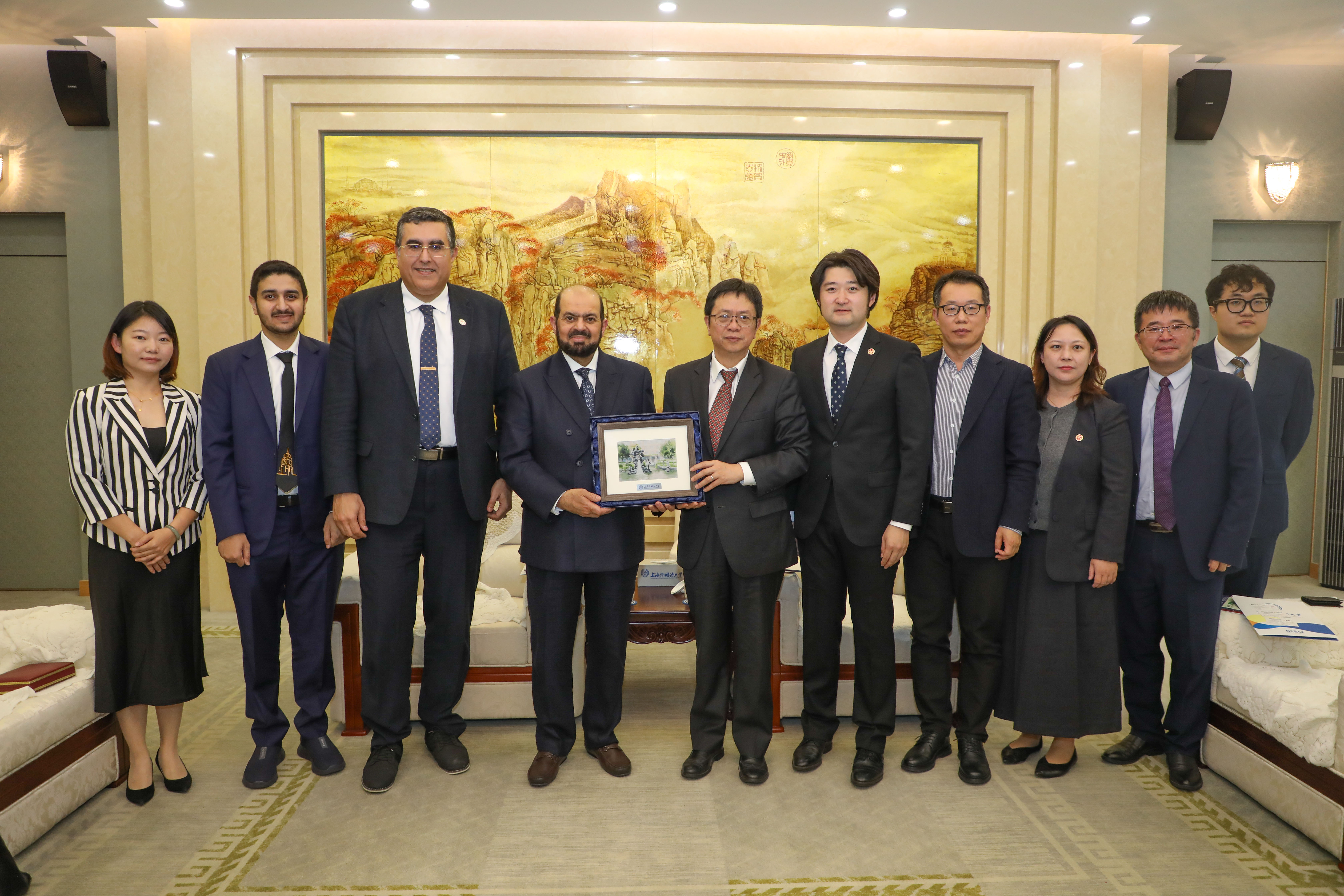 巴林应用科学大学董事会主席一行访问上海外国语大学