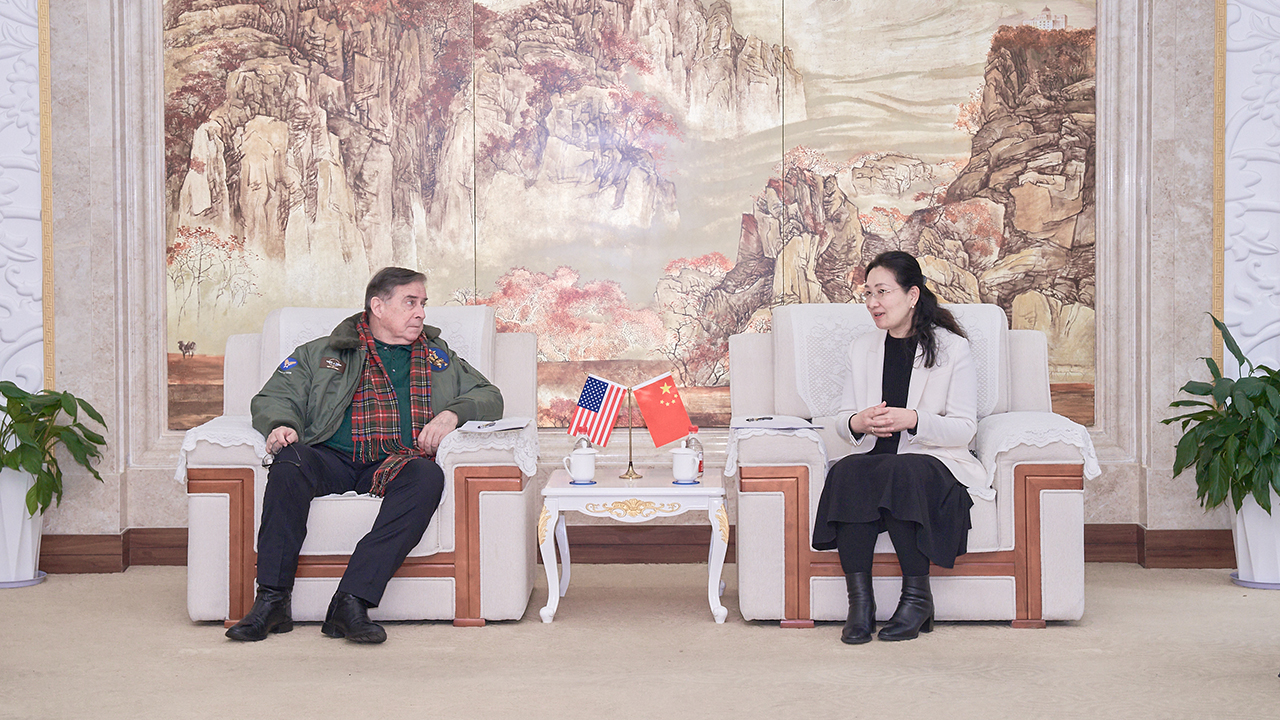 美中航空遗产基金会代表团访问上海外国语大学