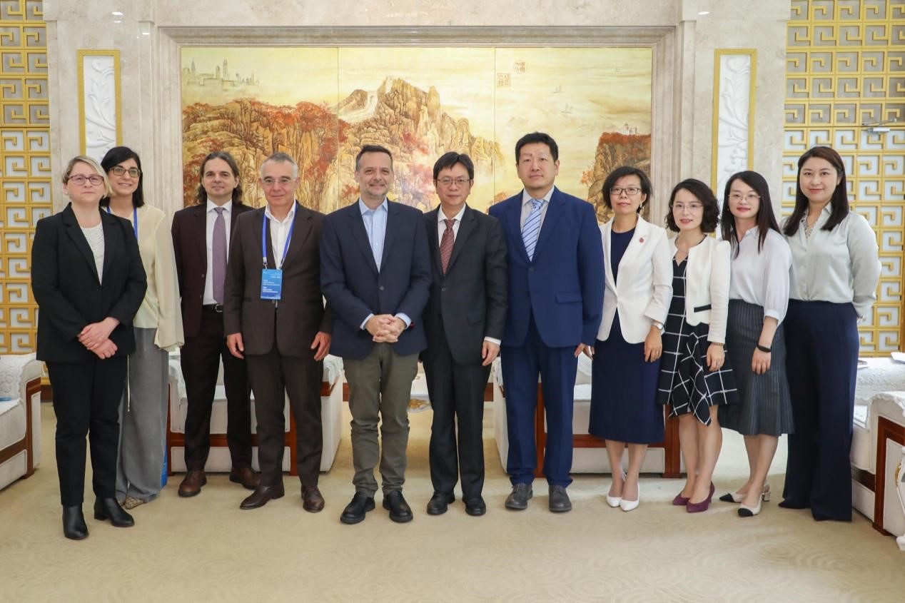 希腊雅典市市长一行访问上海外国语大学