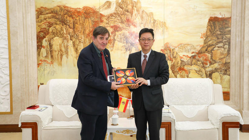 西班牙塞万提斯学院院长一行访问上海外国语大学