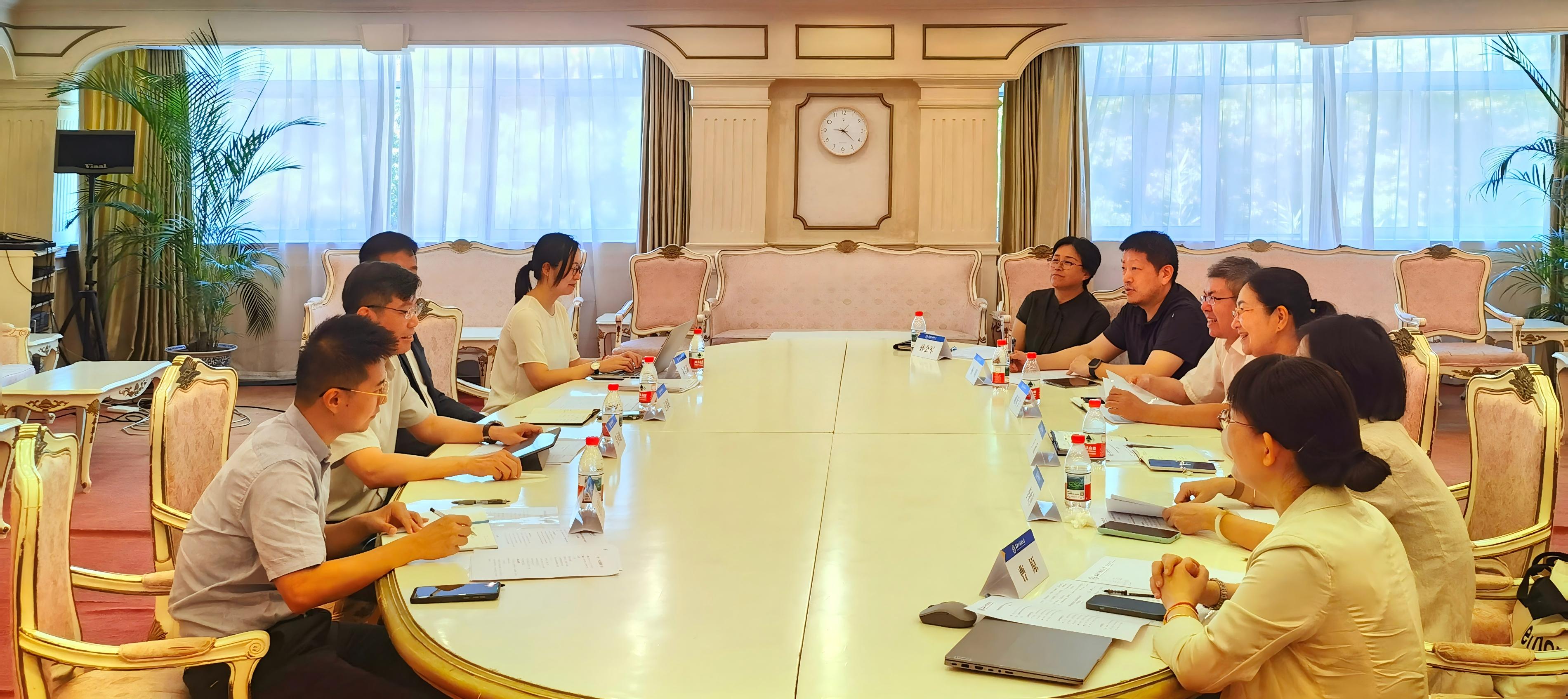 上海仲裁委员会一行来上海外国语大学走访交流