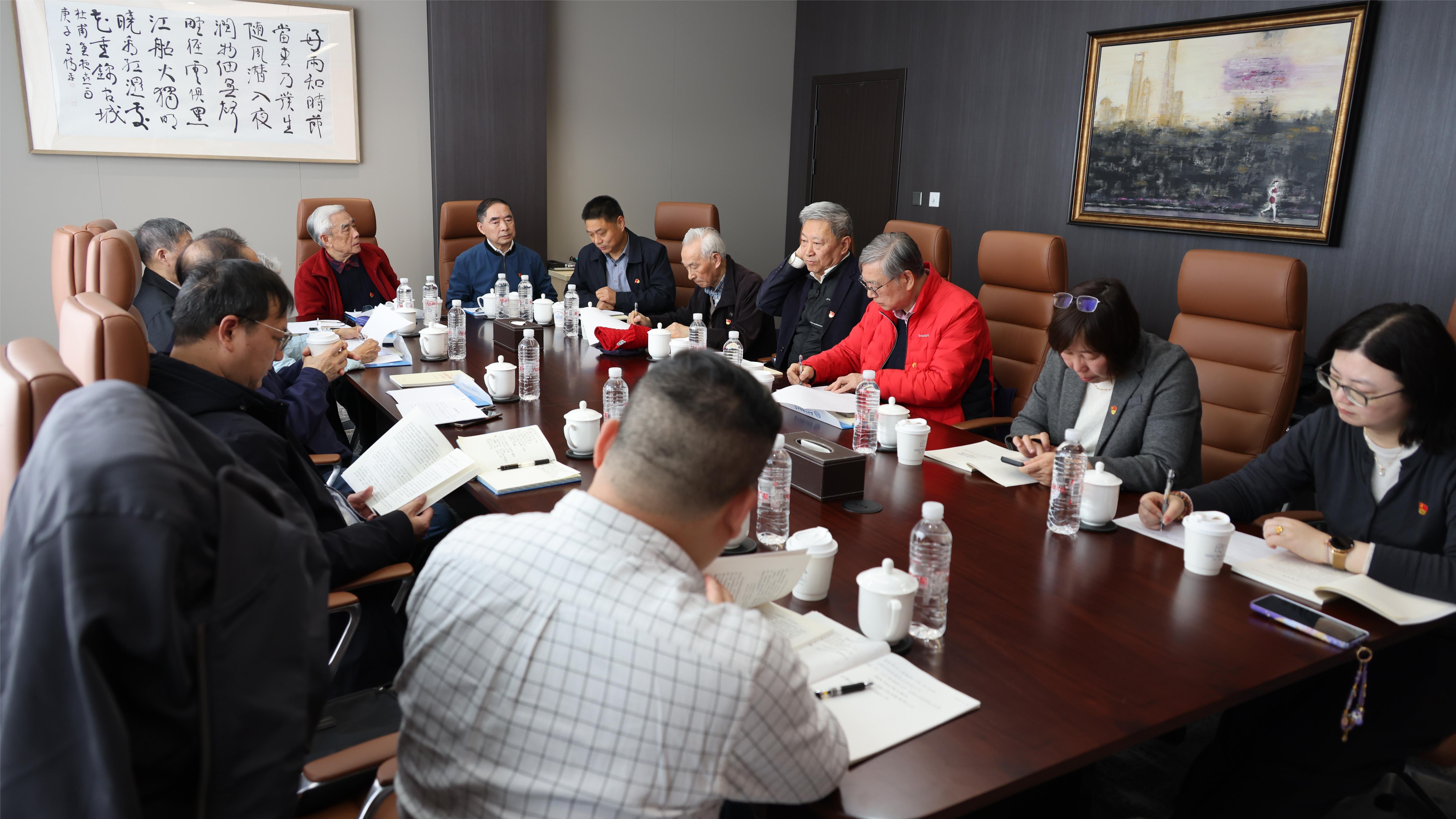 离退休党委举行理论学习中心组（扩大）专题学习会