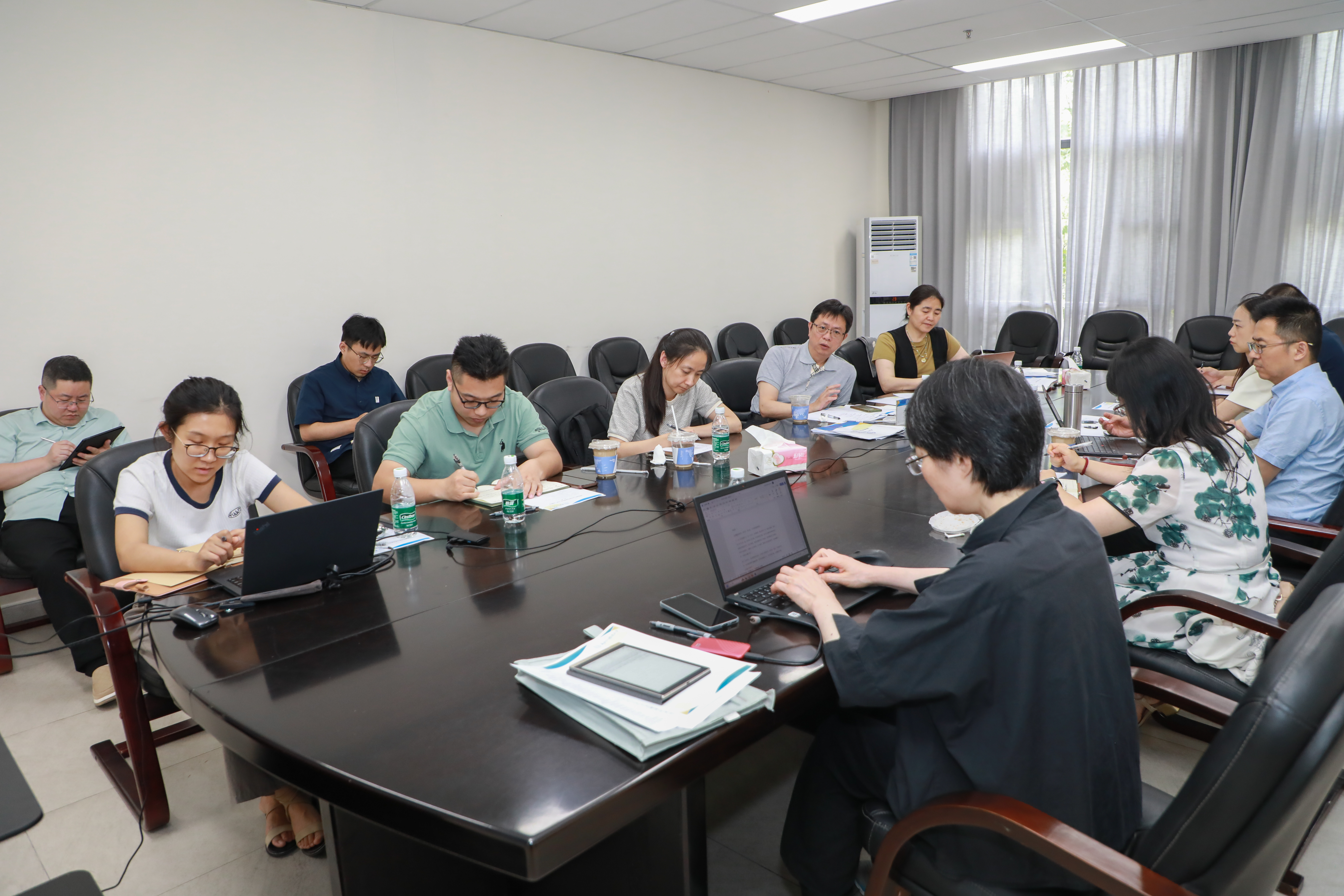 上海外国语大学召开审核评估专班工作推进会及院系评建工作推进会