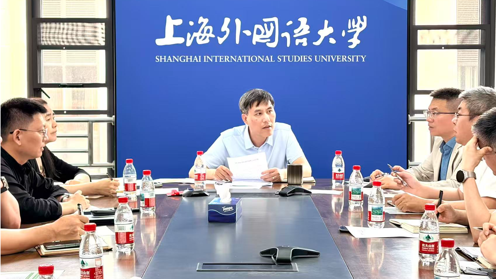 上外召开2026年度安全生产领导小组会议暨防汛防台工作部署会